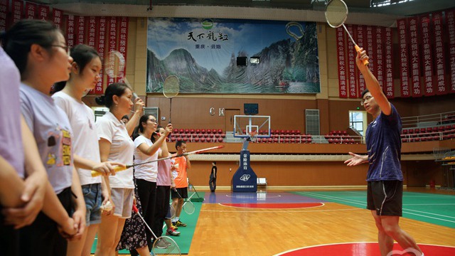 �����Ļ�ί��չ��ë�������ѵ